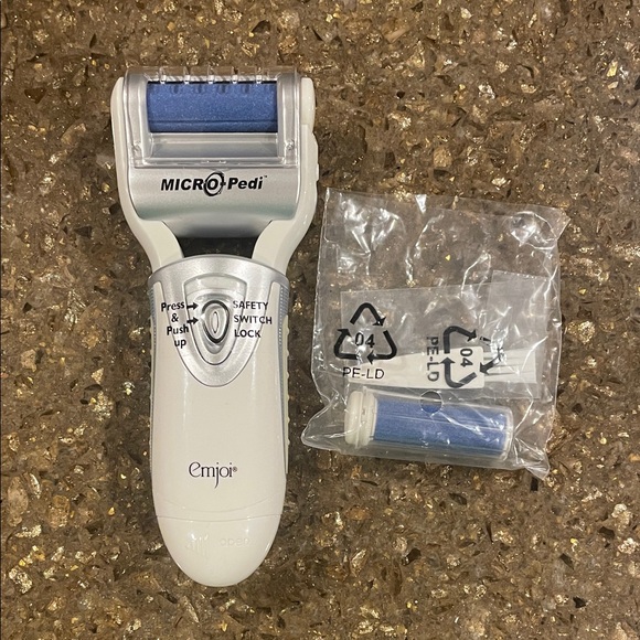 New Emjoi Micro-Pedi White and Blue Callus Remover - Picture 1 of 1